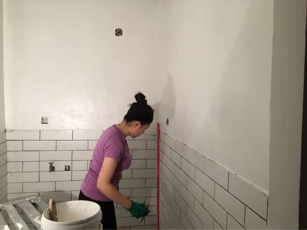 浴室不贴瓷砖刷地坪漆?合肥业主:外国人都这么玩